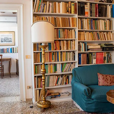 Gorgeous Apartment Behind St.Mark Square Venice Exterior photo